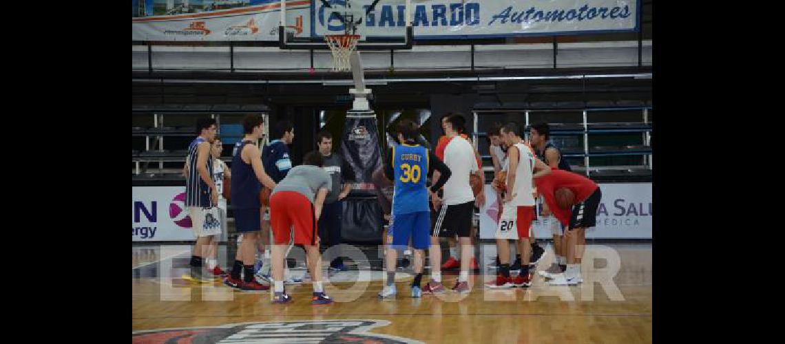 El equipo Sub 17 de la ABO se entrenÃ³ en el Maxigimnasio del Club AtlÃ©tico Estudiantes 