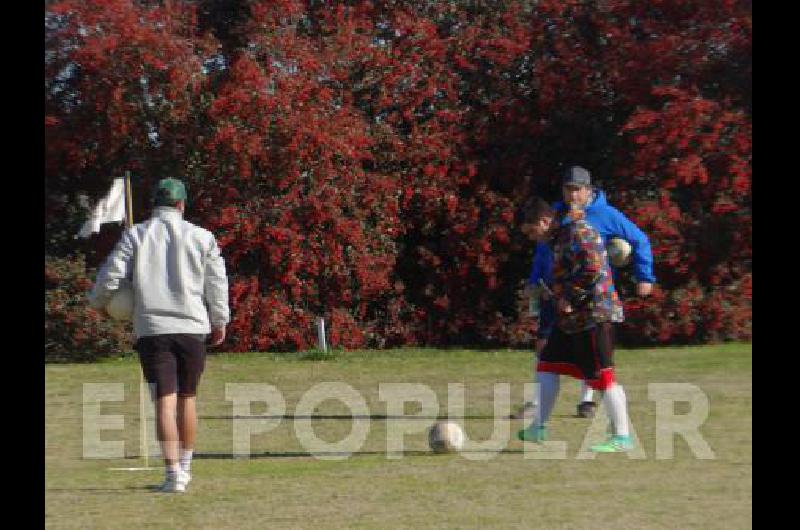 Un nÃºmero importante de deportistas compitiÃ³ en el certamen del La Madrid Golf Club 