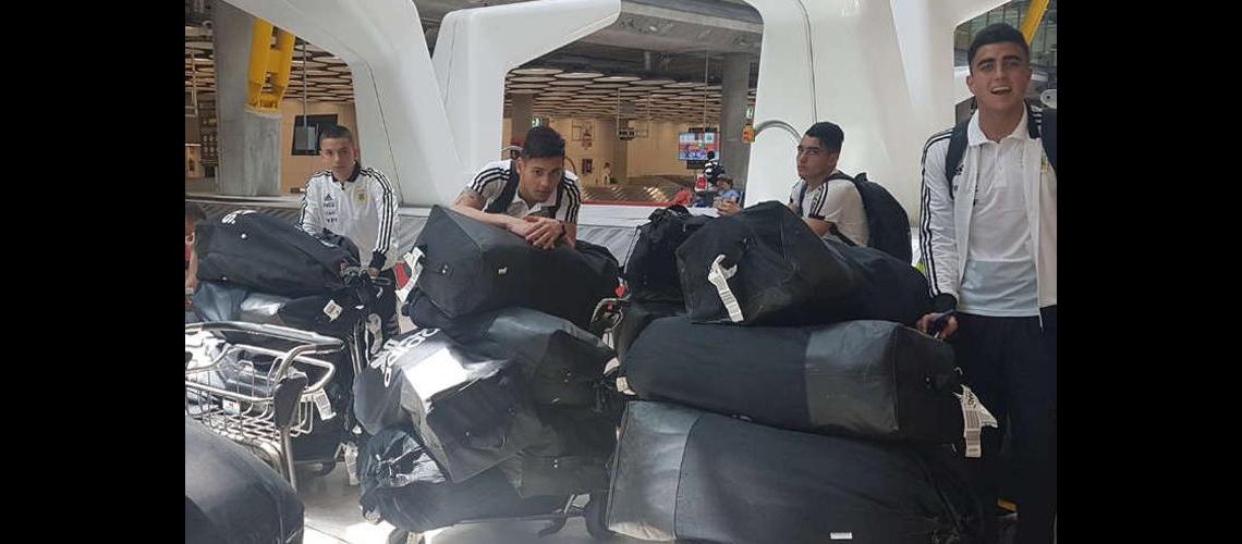 Los chicos se preparan para el debut Foto- @Argentina