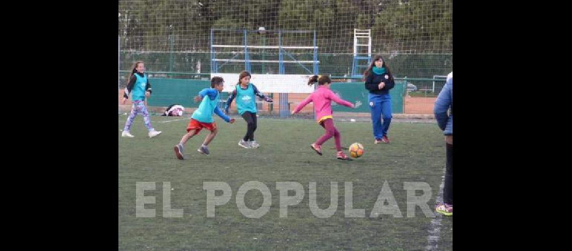 Primer torneo de fuacutetbol femenino de Callejeadas