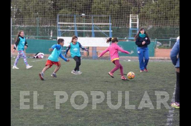 Primer torneo de fuacutetbol femenino de Callejeadas