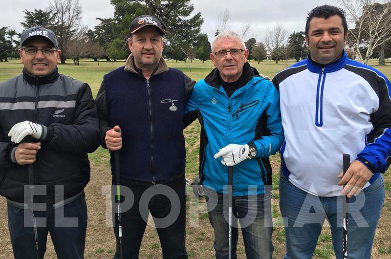 Bonifacio ganoacute en Novicios