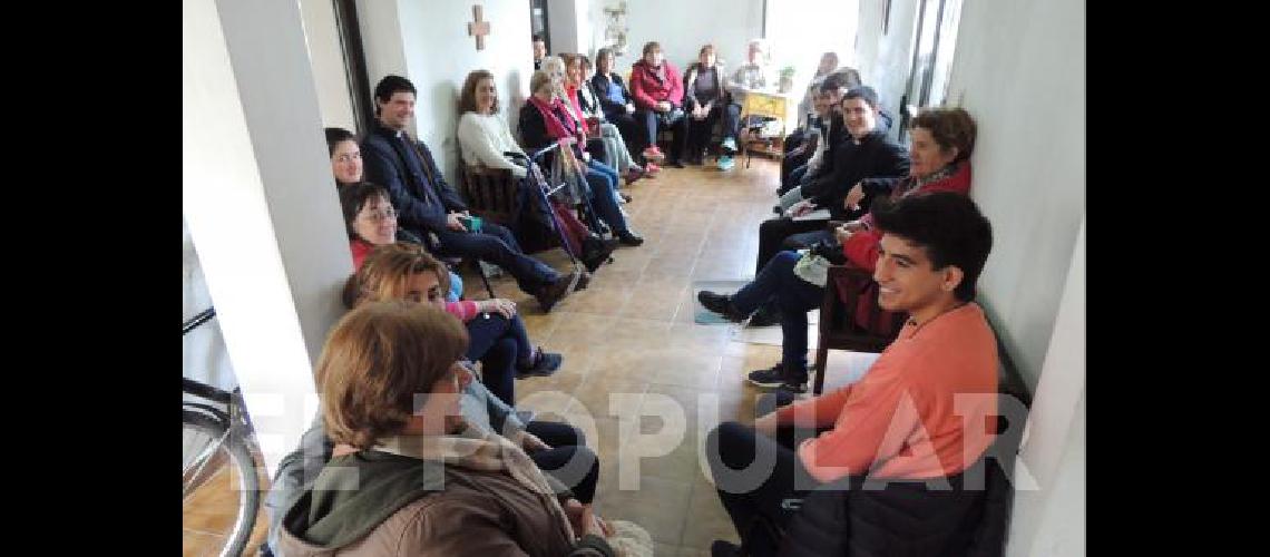 Los seminaristas se reunieron con el padre Campion y las catequistas locales 