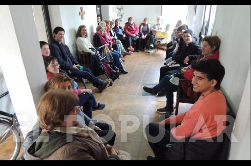 Los seminaristas se reunieron con el padre Campion y las catequistas locales 