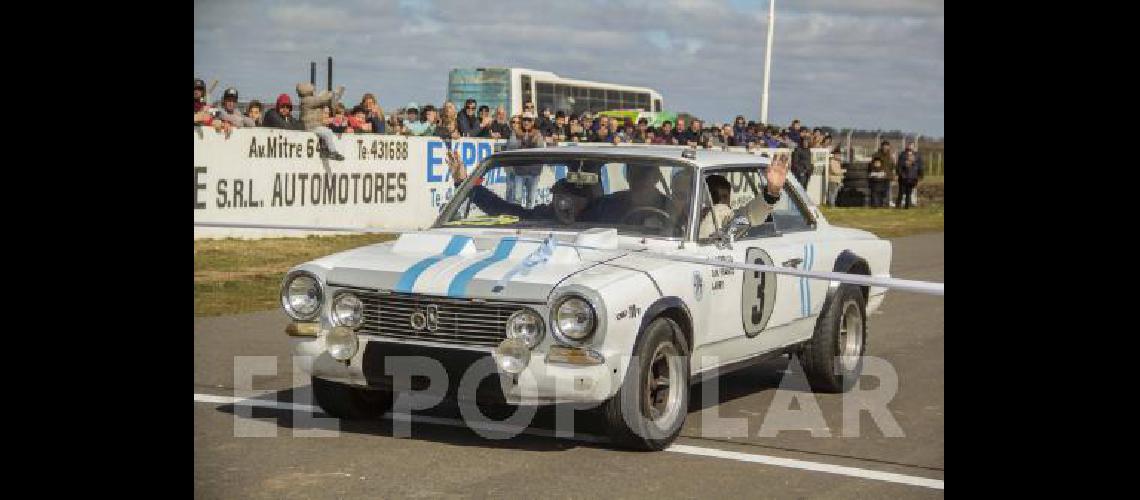 Un Torino para la historia Oscar Mauricio Franco realizÃ³ el corte de cinta del autÃ³dromo de manera especial 