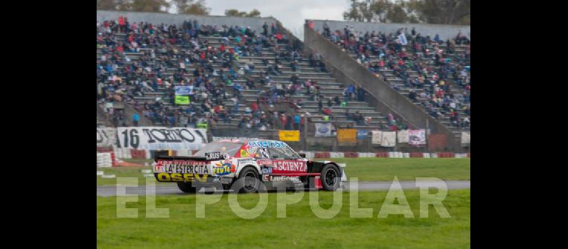 Alejandro Weimann condujo el Ãºltimo domingo la Dodge de Pezzucchi en Buenos Aires  Foto FabiÃ�n LujÃ�n 