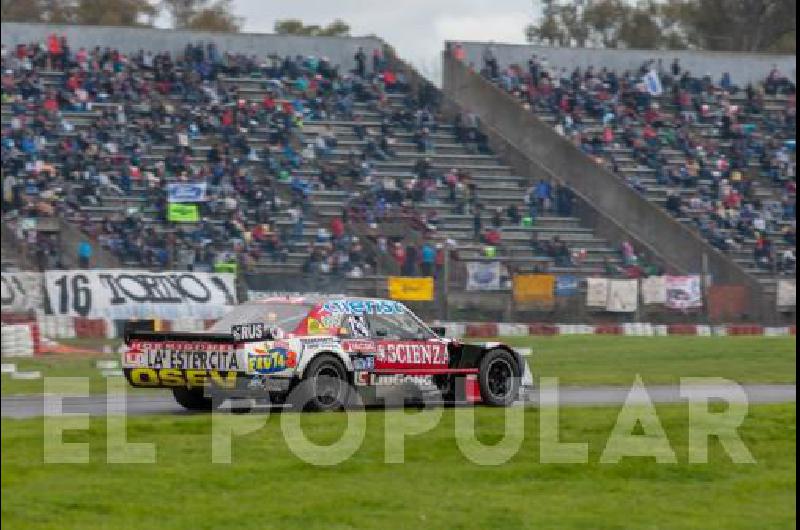 Alejandro Weimann condujo el Ãºltimo domingo la Dodge de Pezzucchi en Buenos Aires  Foto FabiÃ�n LujÃ�n 