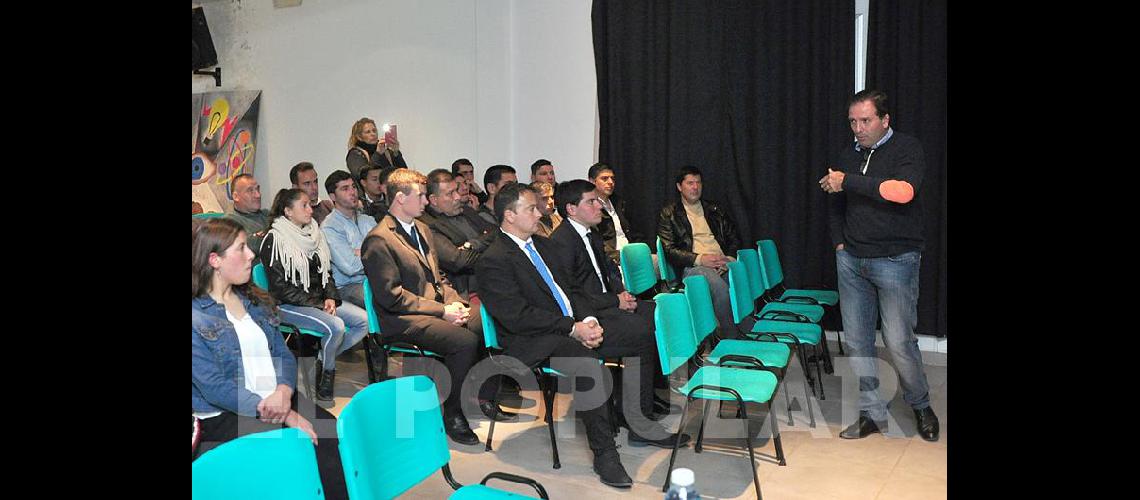 El Ãrbitro disertÃ³ en el salÃ³n del Museo de Ciencias 