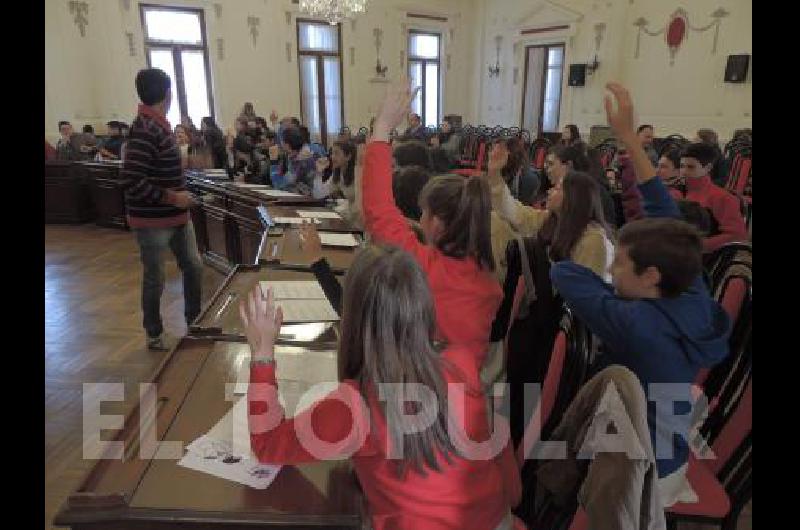 Ayer en el SalÃ³n Blanco del Palacio Municipal se llevÃ³ a cabo la instancia local del Parlamento Juvenil del Mercosur 