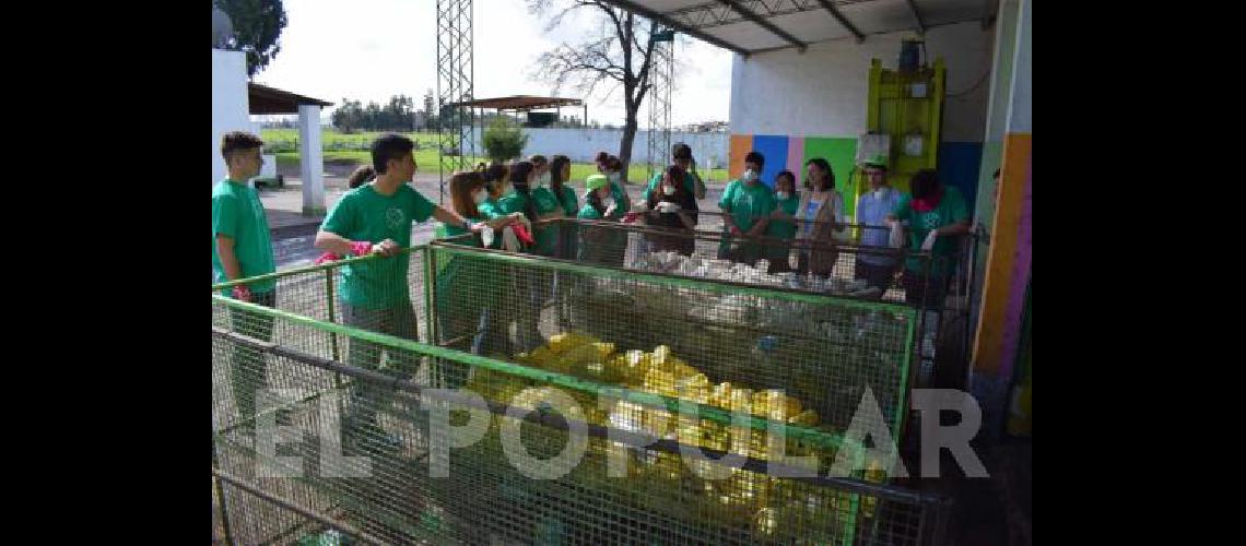 Sexto de Sociales acompaÃ±ado por TÃ­o Gradpa realizÃ³ la capacitaciÃ³n en la Planta de Tratamientos de Residuos SÃ³lidos 