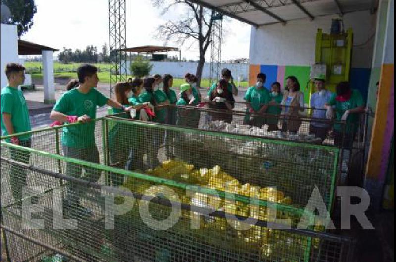 Sexto de Sociales acompaÃ±ado por TÃ­o Gradpa realizÃ³ la capacitaciÃ³n en la Planta de Tratamientos de Residuos SÃ³lidos 