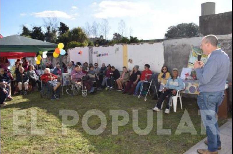 El jefe comunal compartiÃ³ los festejos junto con los abuelos de Laprida La Madrid y LÃ­bano 