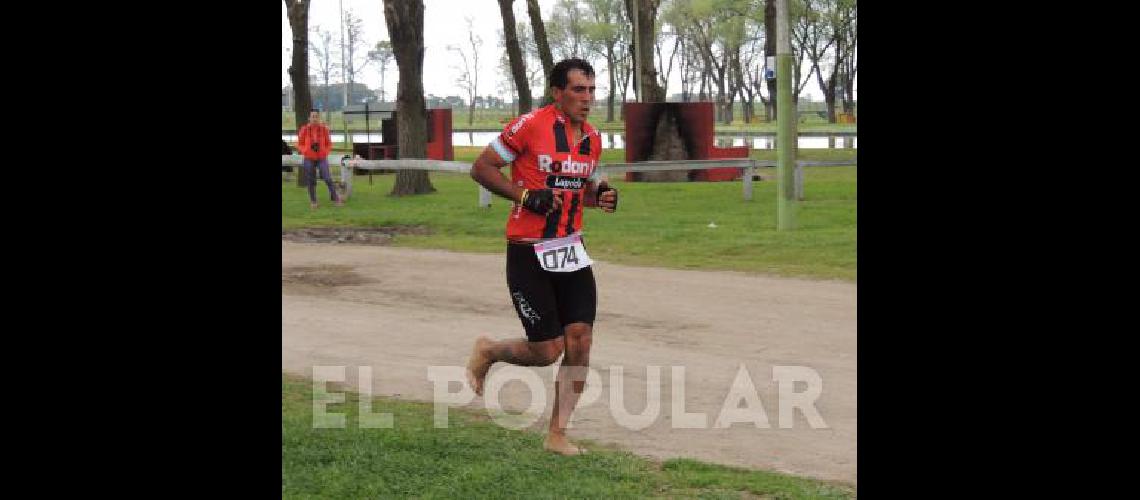 El lapridense Carlos LÃ�tigo RodrÃ­guez completÃ³ el recorrido de 3 kilÃ³metros corriendo descalzo 