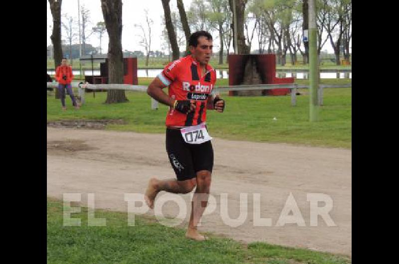 El lapridense Carlos LÃ�tigo RodrÃ­guez completÃ³ el recorrido de 3 kilÃ³metros corriendo descalzo 