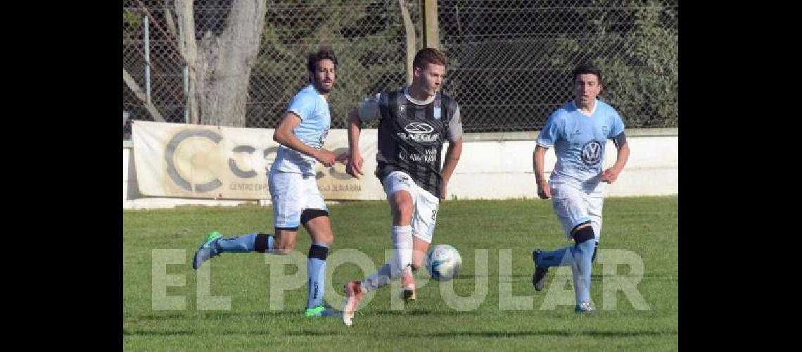 Juan Ignacio Barbieri marcÃ³ dos de los tres goles de Ferro en la cancha de Loma Negra 