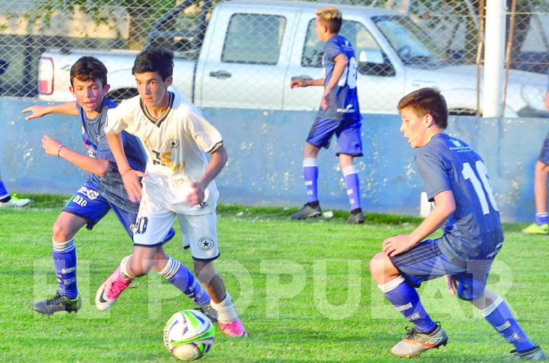 Racing le ganÃ³ a El FortÃ­n en el Ricardo SÃnchez 