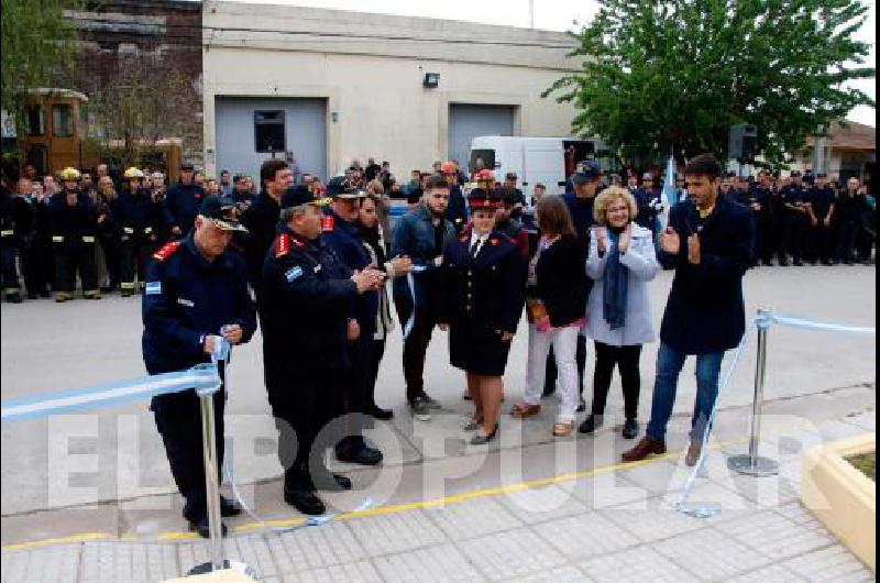 El corte de cintas fue efectuado pasadas las 18 