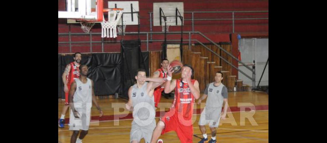 Otro duelo entre Independiente de Tandil (primero de la fase regular) y Estudiantes (tercero) 