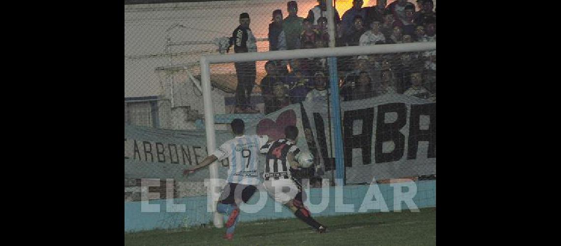 Leandro CastarÃ©s se lesionÃ³ en esta acciÃ³n El defensor estÃ en duda 