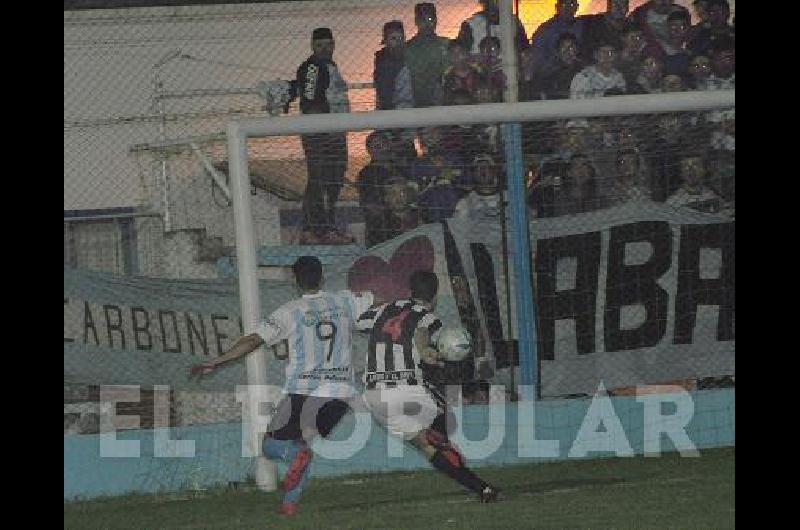 Leandro CastarÃ©s se lesionÃ³ en esta acciÃ³n El defensor estÃ en duda 