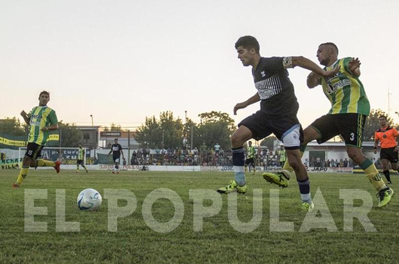 Mariano Borda (3) juega por izquierda 