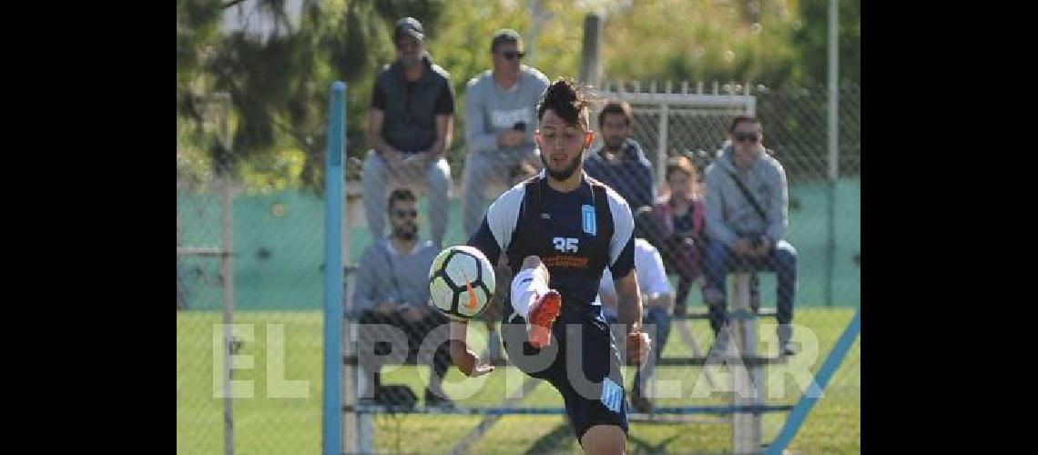 Juan Areco se desempeÃ±a en Racing de Avellaneda Lleva alrededor de 6 aÃ±os en el albiceleste 