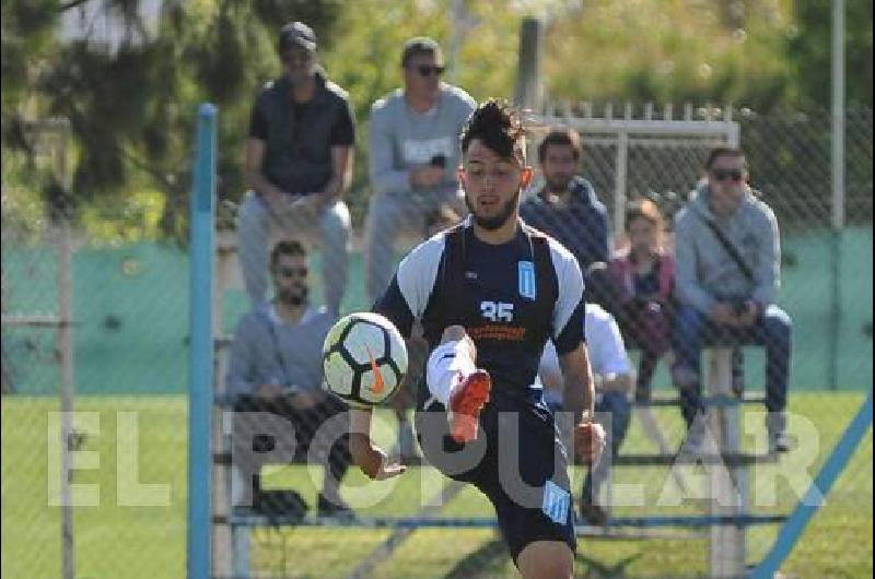 Juan Areco se desempeÃ±a en Racing de Avellaneda Lleva alrededor de 6 aÃ±os en el albiceleste 