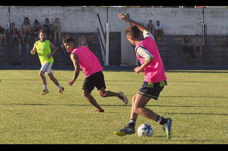 Braian Guille (en el centro) fue parte del encuentro solidario jugado el pasado domingo 