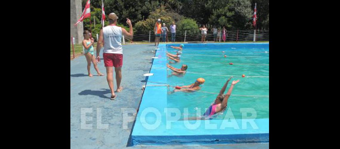 MÃ�s de un centenar de nadadores de las colonias de La Madrid participaron del 19Â° del Club de NiÃ±os 