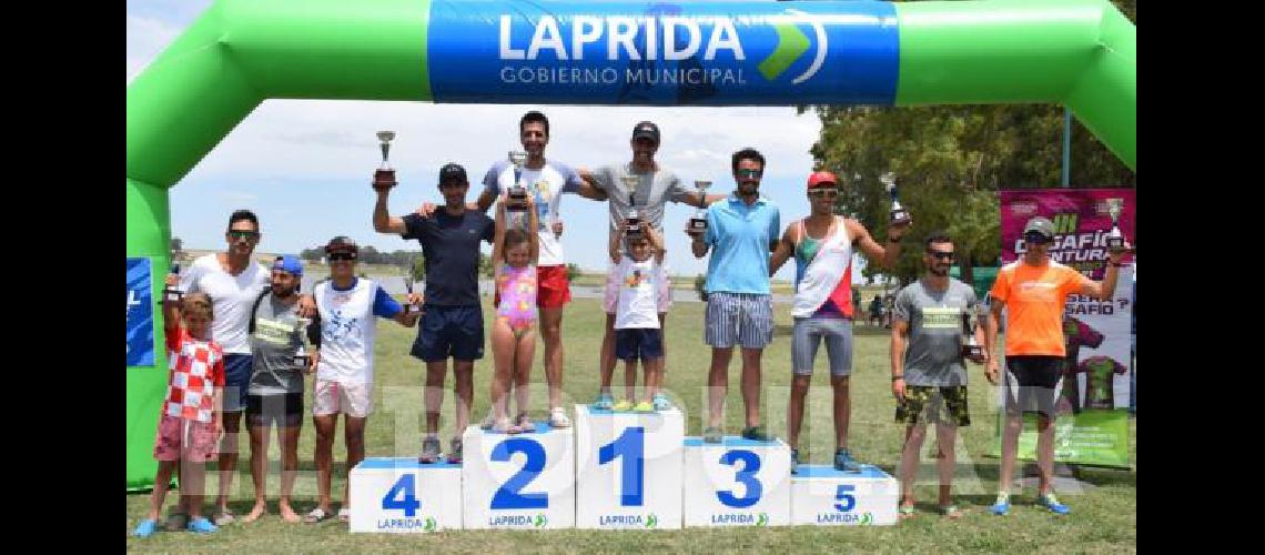 Podio y triunfo local en TriatlÃ³n de Laprida 