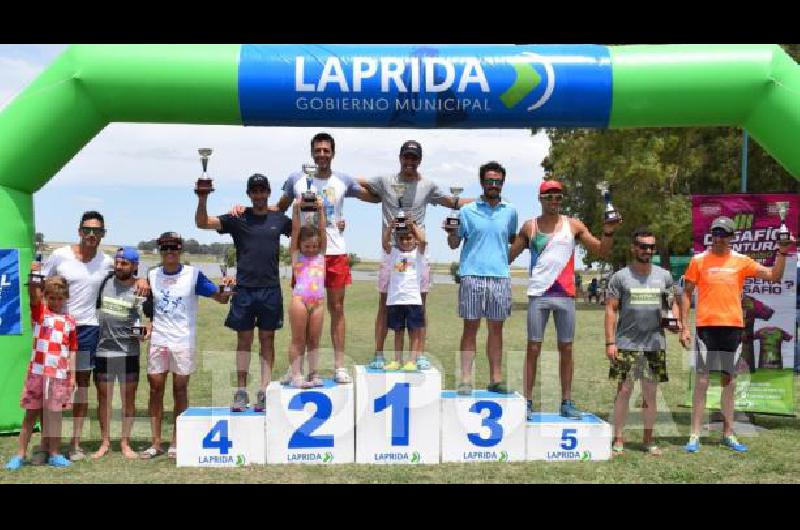 Podio y triunfo local en TriatlÃ³n de Laprida 