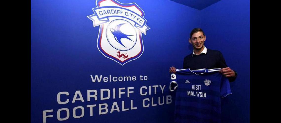 Desaparecioacute el avioacuten en el que viajaba Emiliano Sala