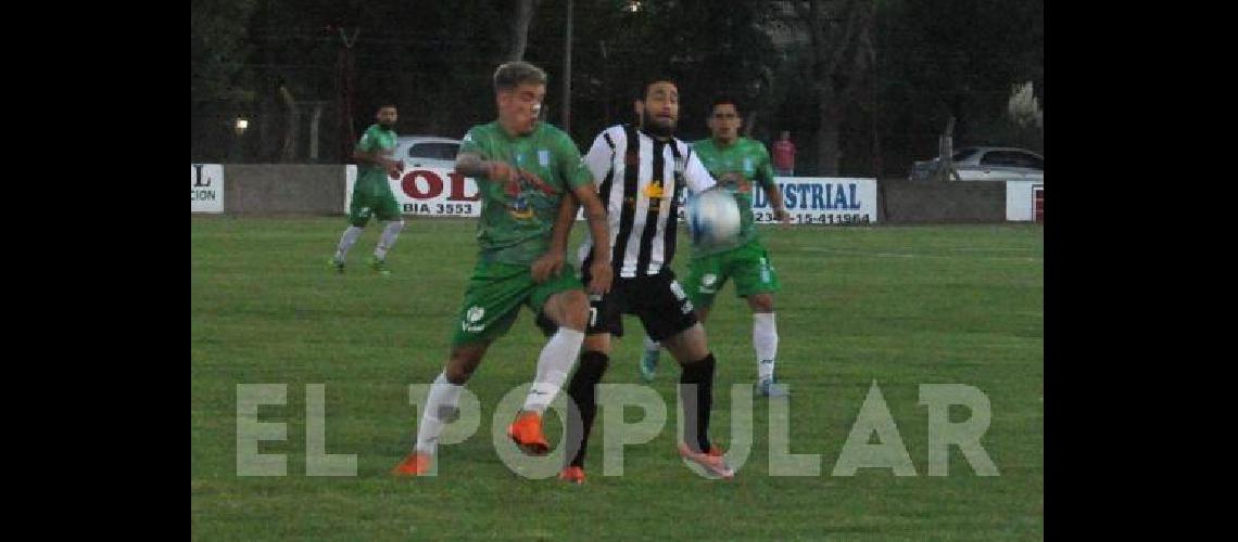 HuracÃn de Saladillo y Ferro terminaron 0 a 0 El carbonero manda en soledad 