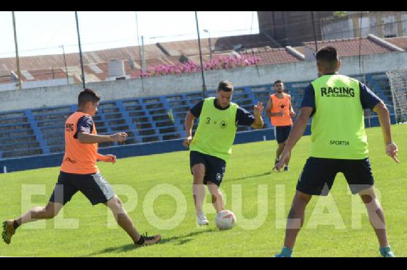 Kevin Guevara serÃ uno de los delanteros de Racing en la visita a HuracÃn de Saladillo 