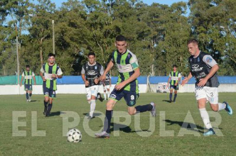 Bernardo Bevilacqua marcÃ³ dos de los tres goles de Embajadores 