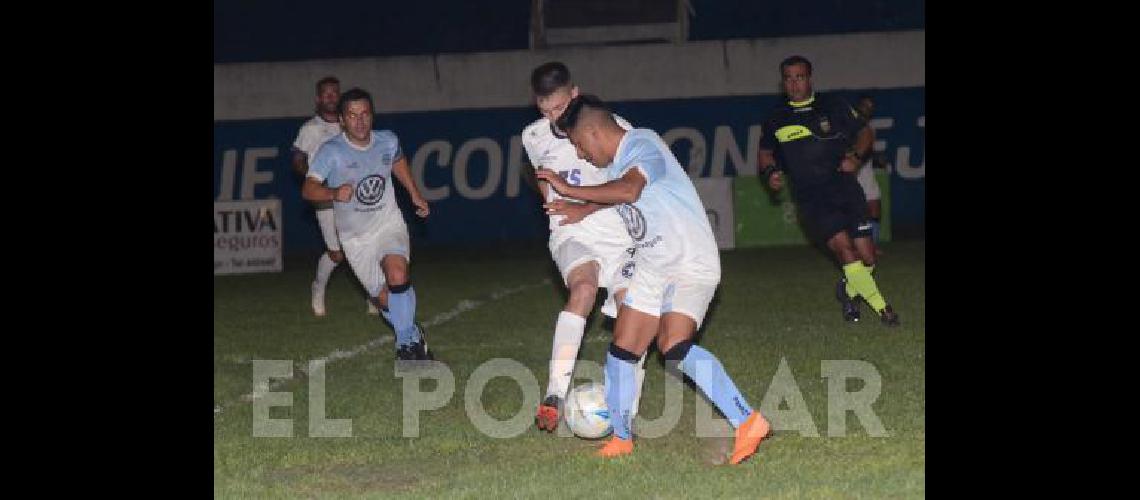 Racing y Loma Negra se midieron ayer en la continuidad de la segunda fecha 