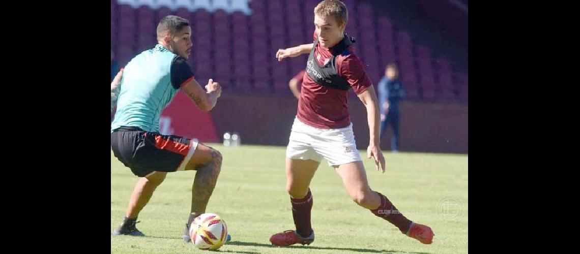 Amistoso entre dos equipos profesionales con tres olavarrienses en  cancha