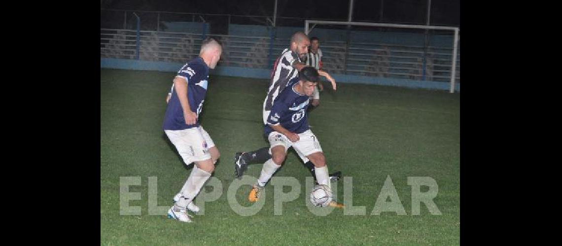 Ferro Carril Sud venciÃ³ a Estudiantes y consiguiÃ³ los primeros puntos en el torneo 