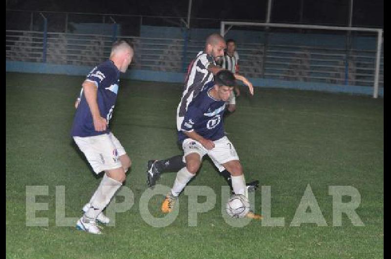 Ferro Carril Sud venciÃ³ a Estudiantes y consiguiÃ³ los primeros puntos en el torneo 