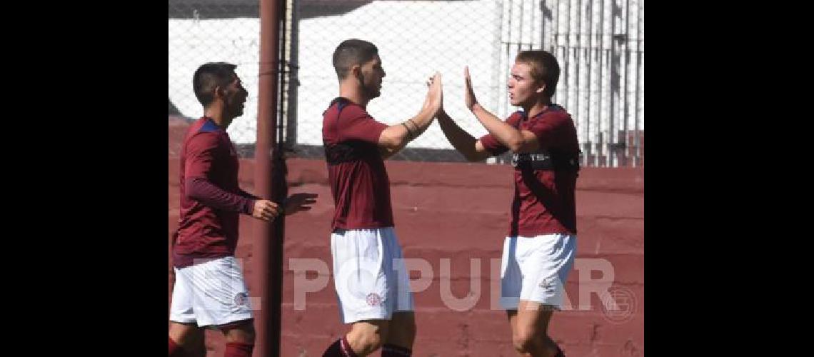 Pedro De la Vega marcÃ³ ayer el Ãºnico gol de LanÃºs en el amistoso ante Defensores 