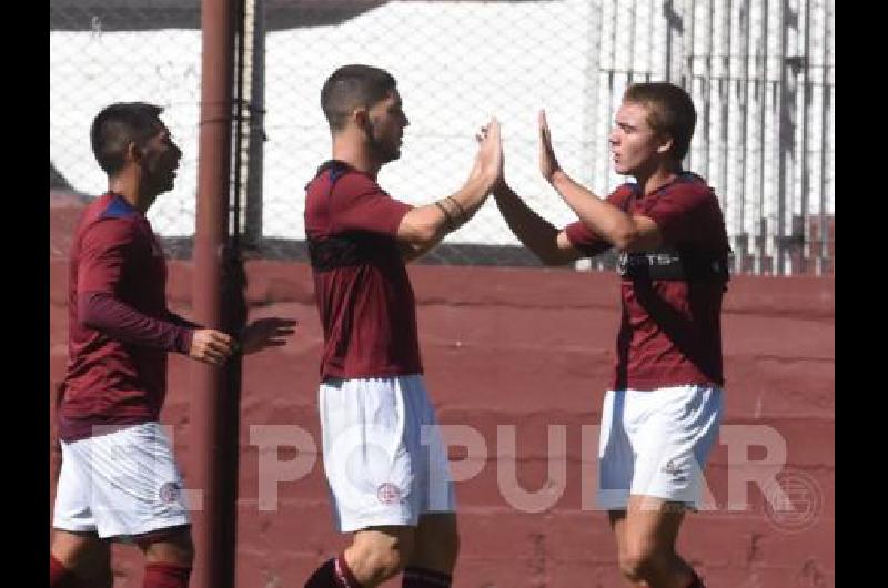 Pedro De la Vega marcÃ³ ayer el Ãºnico gol de LanÃºs en el amistoso ante Defensores 