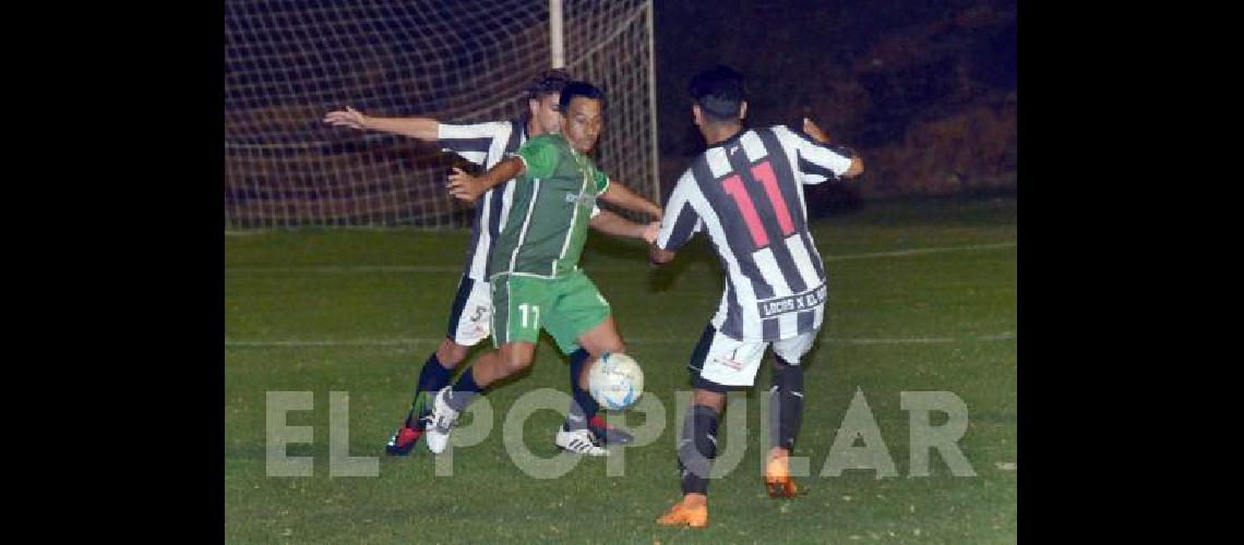 Estudiantes e Hinojo cerraron ayer la tercera fecha del torneo Apertura 