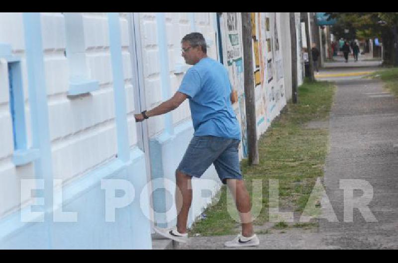 Fernando Di Carlo llegando ayer a la cancha de Ferro para despedirse del plantel de Racing 