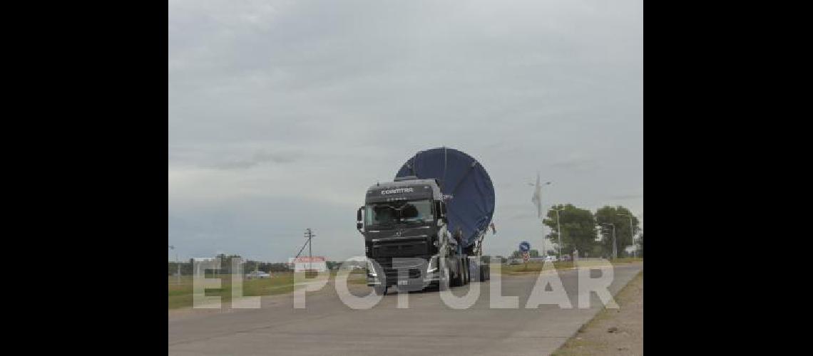 Los molinos de viento son transportados desde Florencio Varela hasta BahÃ­a Blanca 