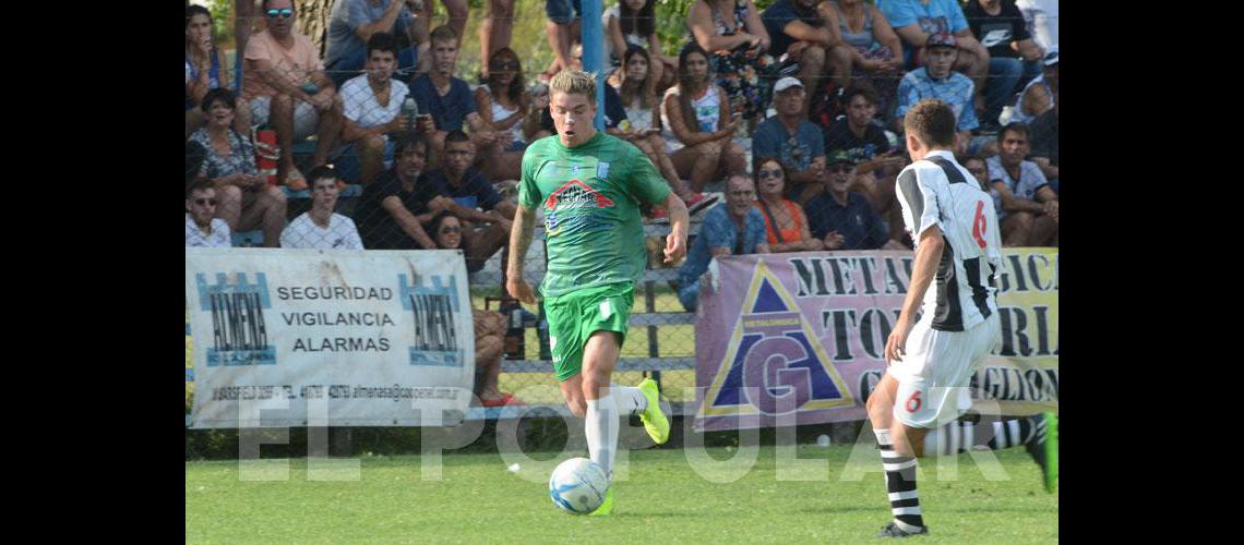 Pablo Mujica la rompiÃ³ en Azul Archivo