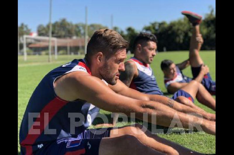 Lucas Janson detrÃs de Federico GonzÃlez Tigre se entrenÃ³ ayer de cara al duelo ante Racing 