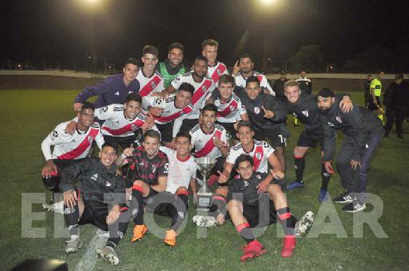 River recibiÃ³ la Copa y cerrÃ³ la noche con festejos en el Parque Carlos Guerrero 