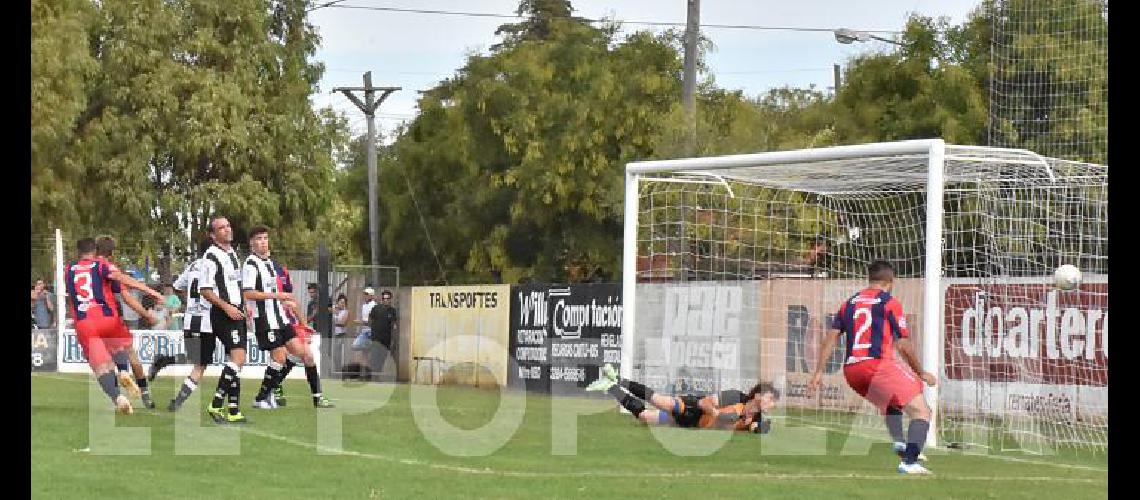 Lo grita Correa Vecini arranca el festejo y lo sufren Arrouy y Molina en el partido que LilÃ�n venciÃ³ 1-0 a Jorge Newbery por la Copa Laprida de fÃºtbol 