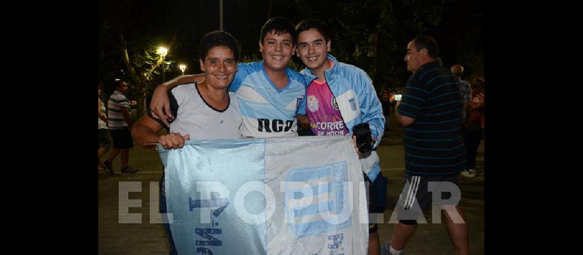 Los hinchas de Racing dieron la vuelta en el centro