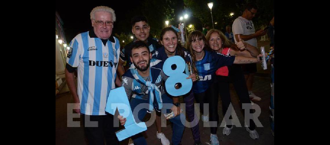 Los hinchas de Racing dieron la vuelta en el centro